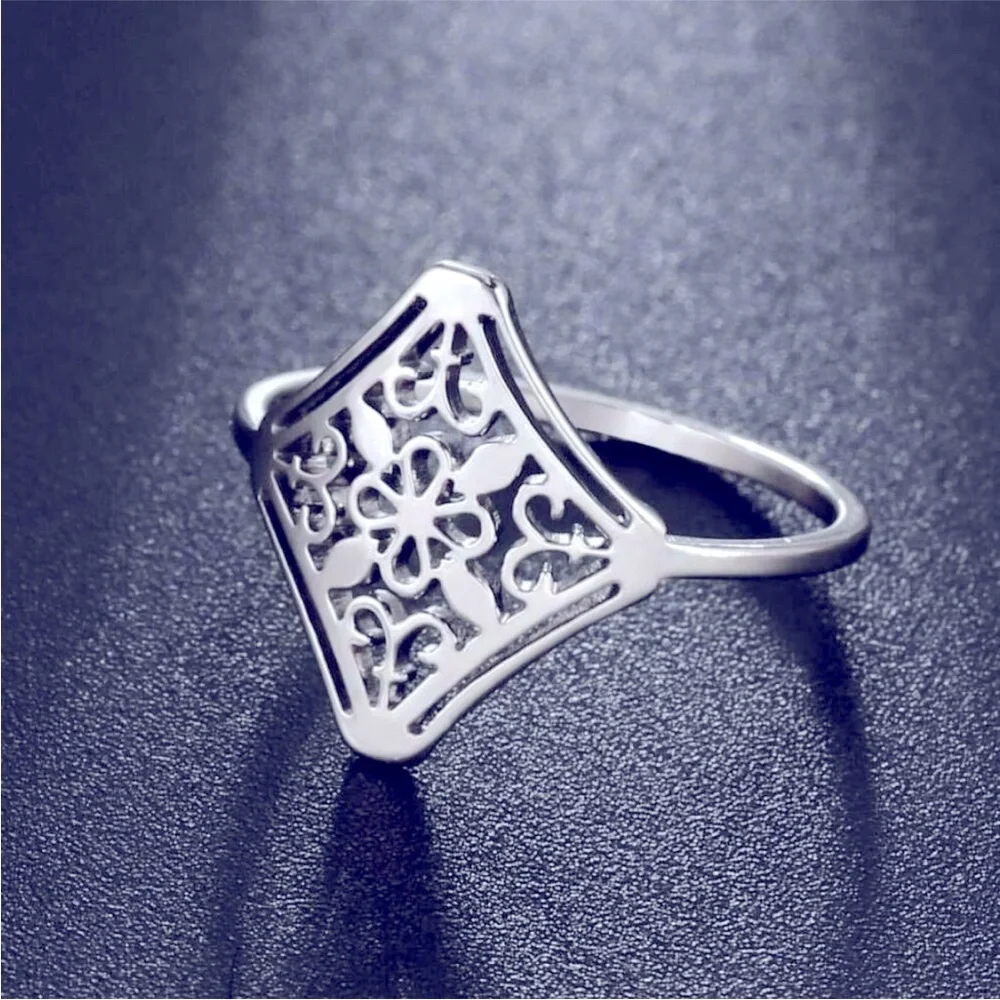 NEW 14k White Gold Plated Cut Out Filigree‎ Hollow Flower Ring, Size 7